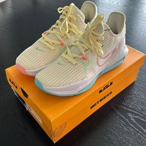 Brand new Lebron Witness 6 men’s 9.5/ Womens 11